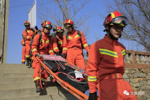 大連消防救援支隊開展大型綜合應(yīng)急救援實戰(zhàn)演練 全面提升汽車拖車救援能力